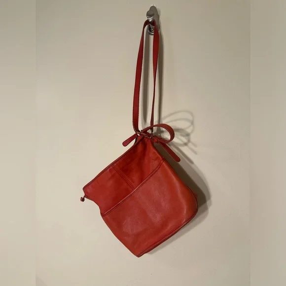 Vintage Red leather Coach Bucket bag duffle crossbody/shoulder Bag purse - Picture 3 of 9